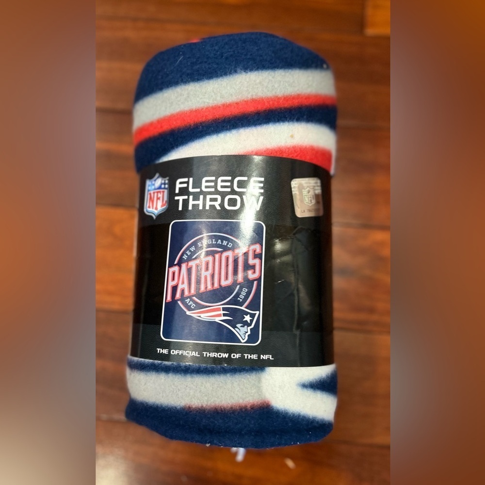 NWT-NFL New England Patriots Fleece Throw Blanket 50” x 60”
